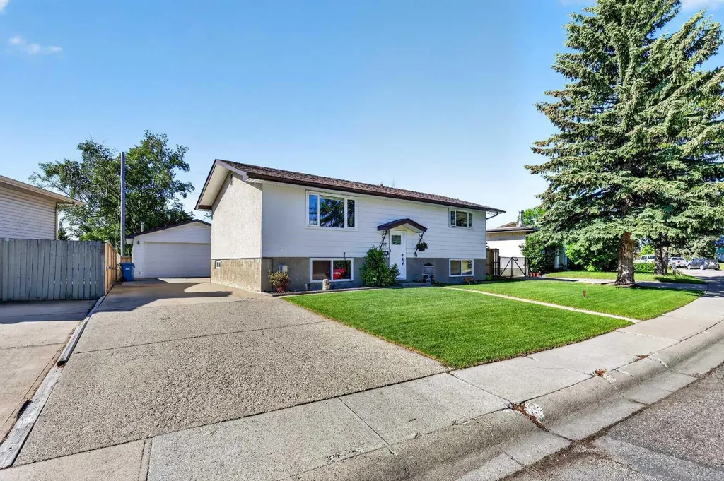 152 Maddock Way NE Calgary AB T2A3X3