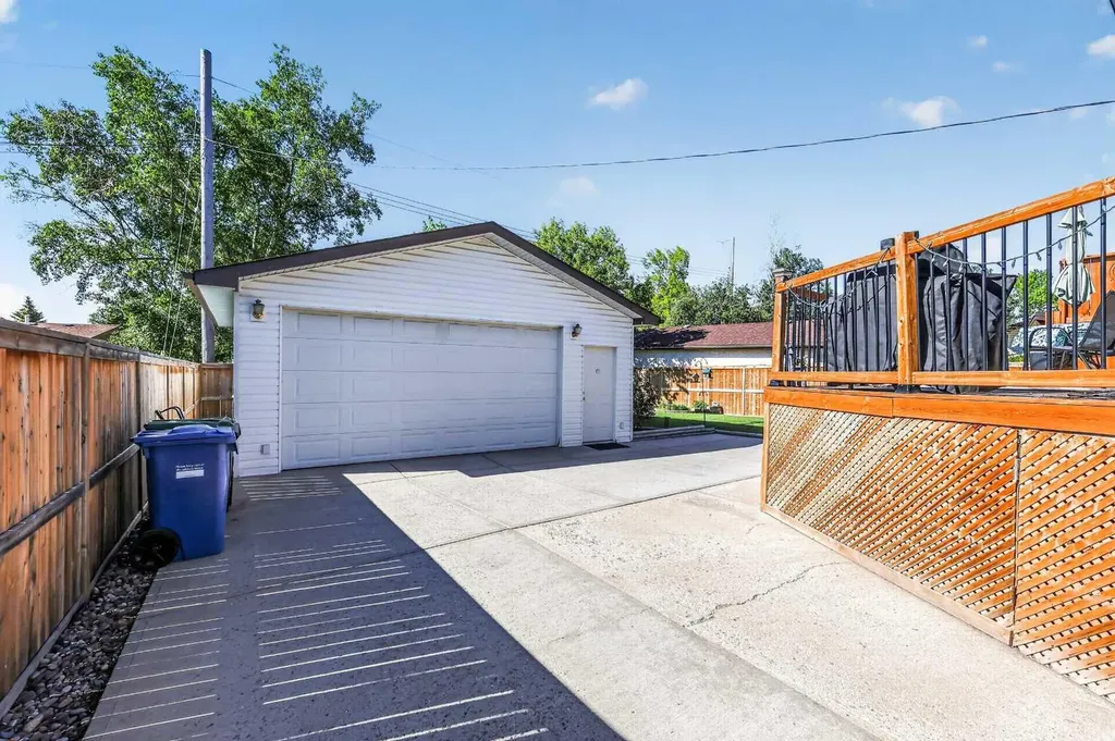 152 Maddock Way NE Calgary AB T2A3X3