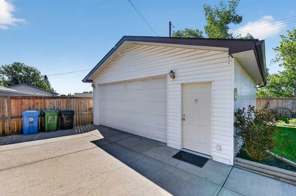 152 Maddock Way NE Calgary AB T2A3X3