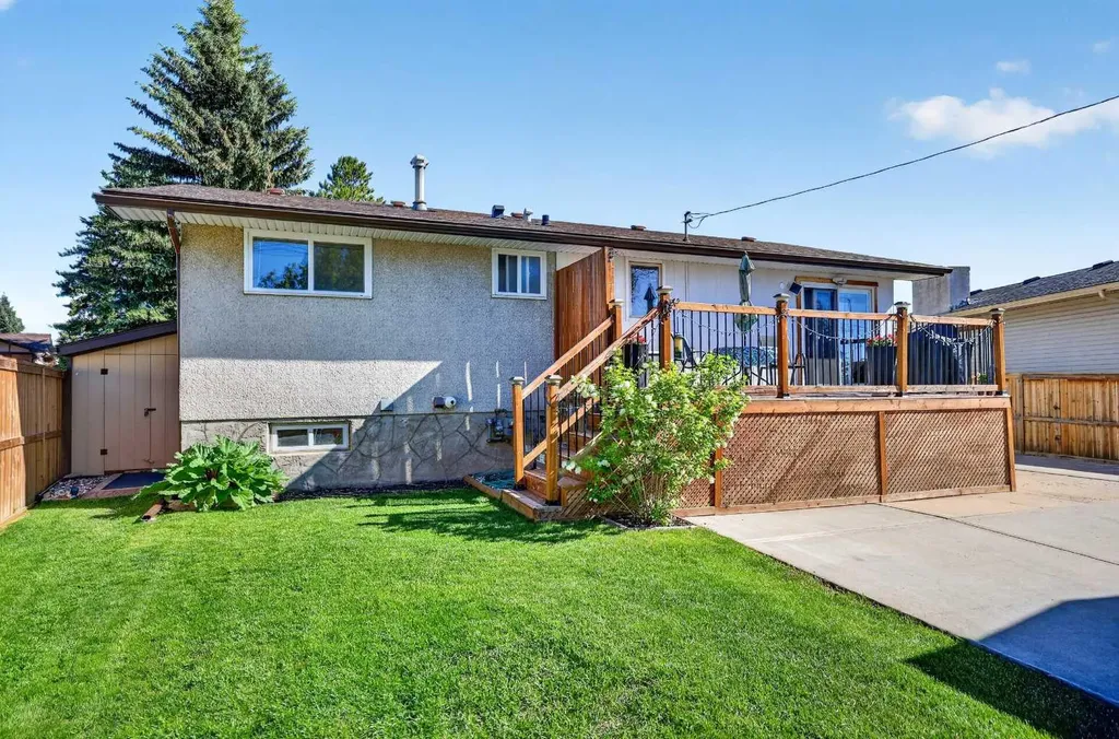 152 Maddock Way NE Calgary AB T2A3X3