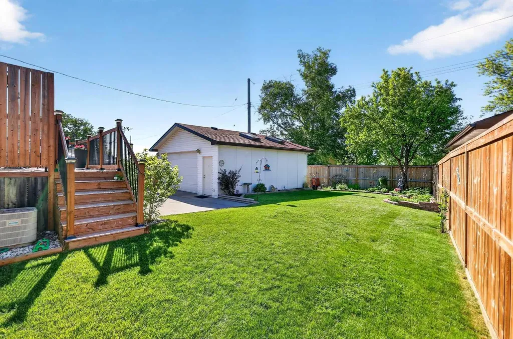 152 Maddock Way NE Calgary AB T2A3X3