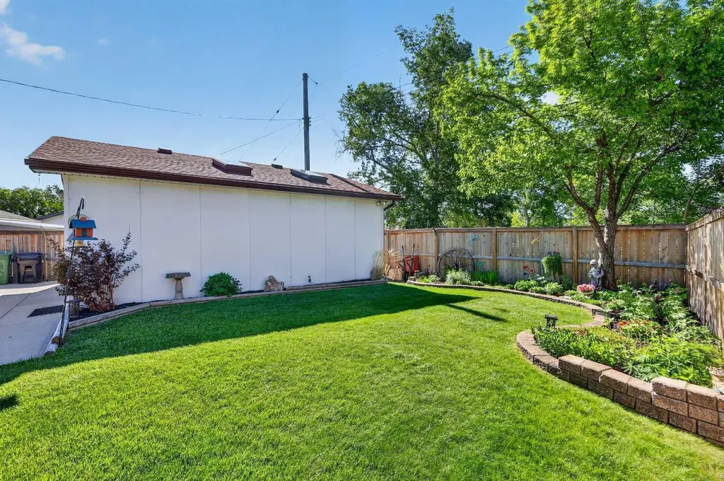 152 Maddock Way NE Calgary AB T2A3X3
