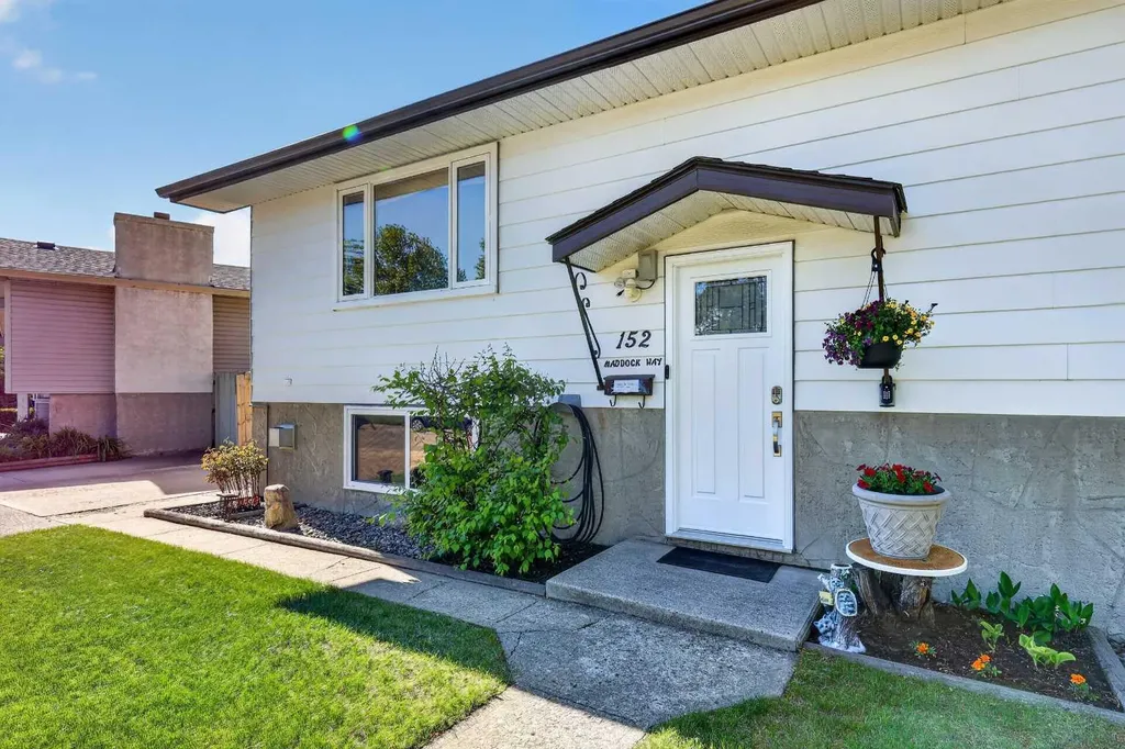 152 Maddock Way NE Calgary AB T2A3X3