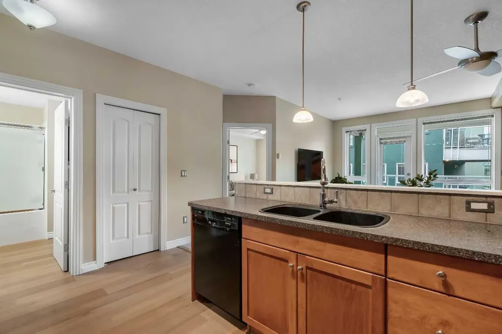 3111 34 Avenue NW Calgary AB T2N 4V8