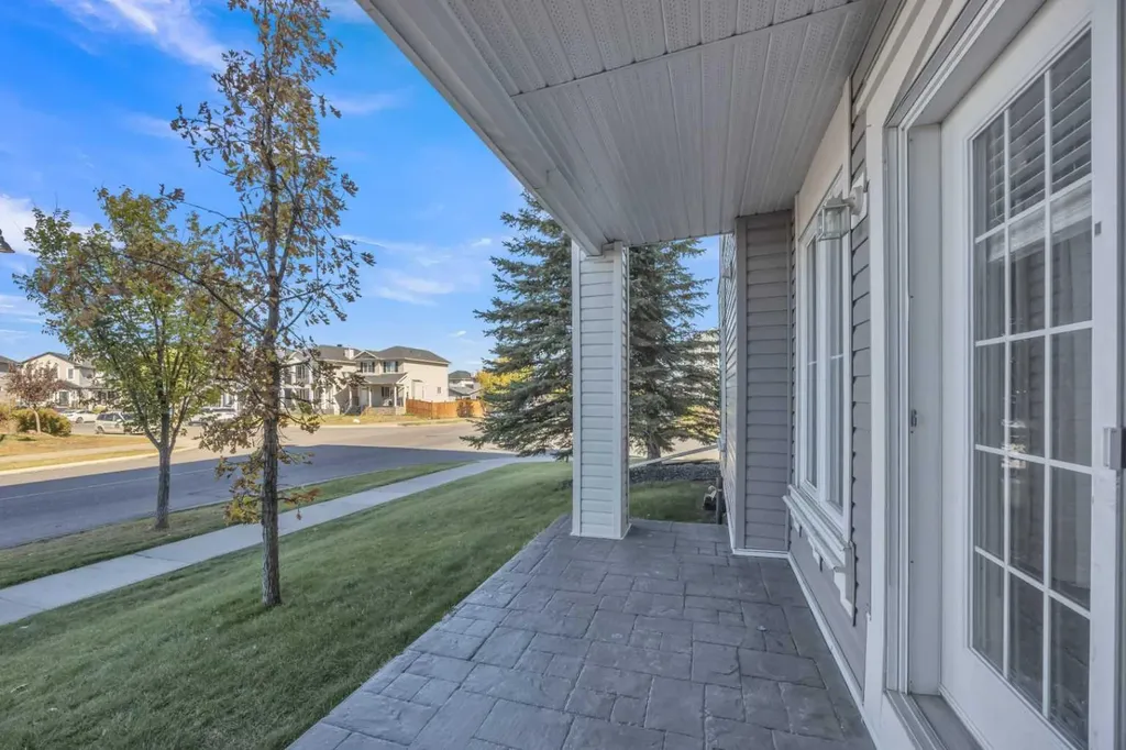 333 Taravista Drive NE Drive Calgary AB T3J0H4