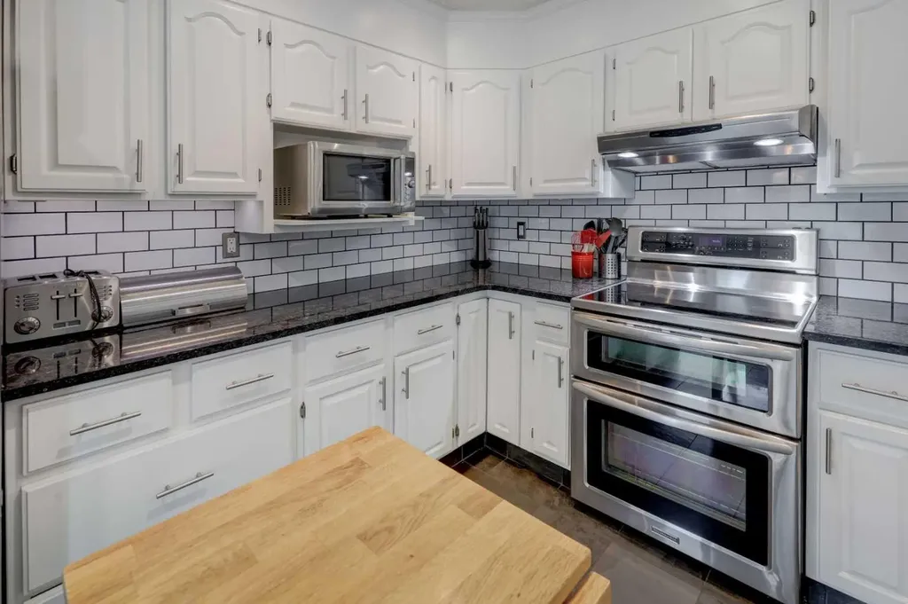 40 Signal Ridge Court SW Calgary AB T3H 2J6