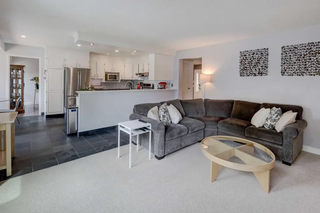 40 Signal Ridge Court SW Calgary AB T3H 2J6