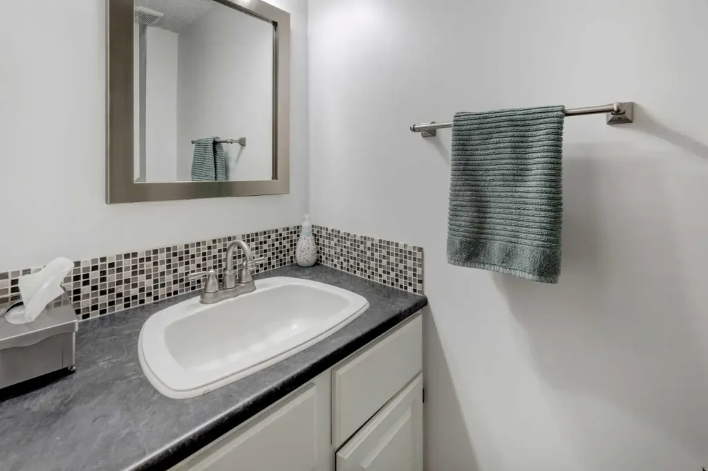 40 Signal Ridge Court SW Calgary AB T3H 2J6