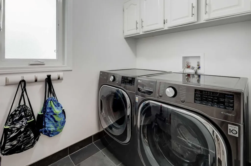40 Signal Ridge Court SW Calgary AB T3H 2J6