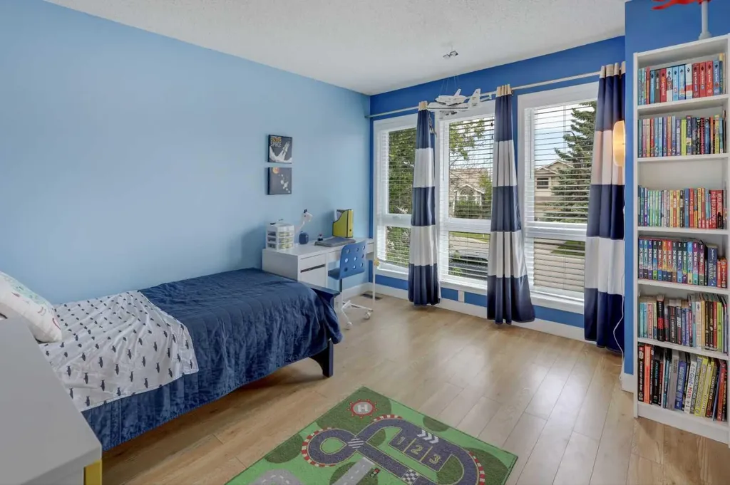 40 Signal Ridge Court SW Calgary AB T3H 2J6