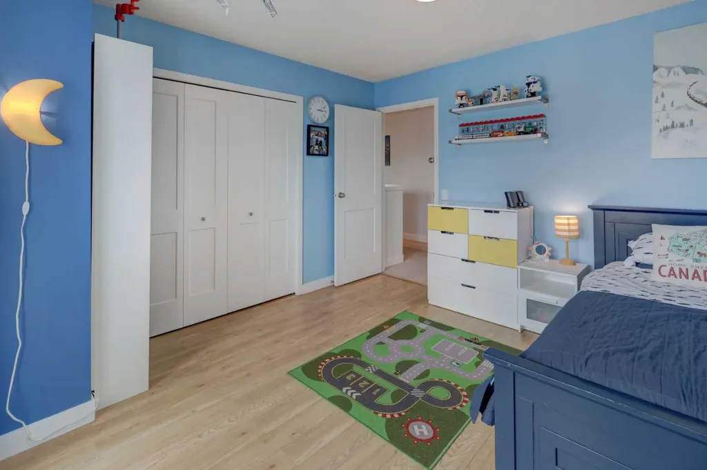40 Signal Ridge Court SW Calgary AB T3H 2J6