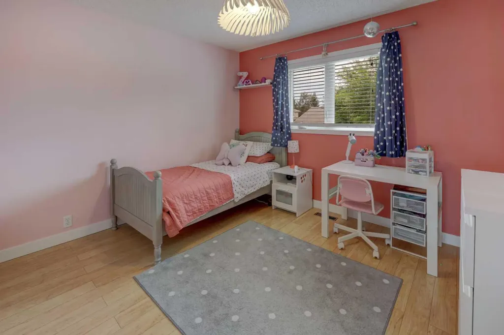 40 Signal Ridge Court SW Calgary AB T3H 2J6