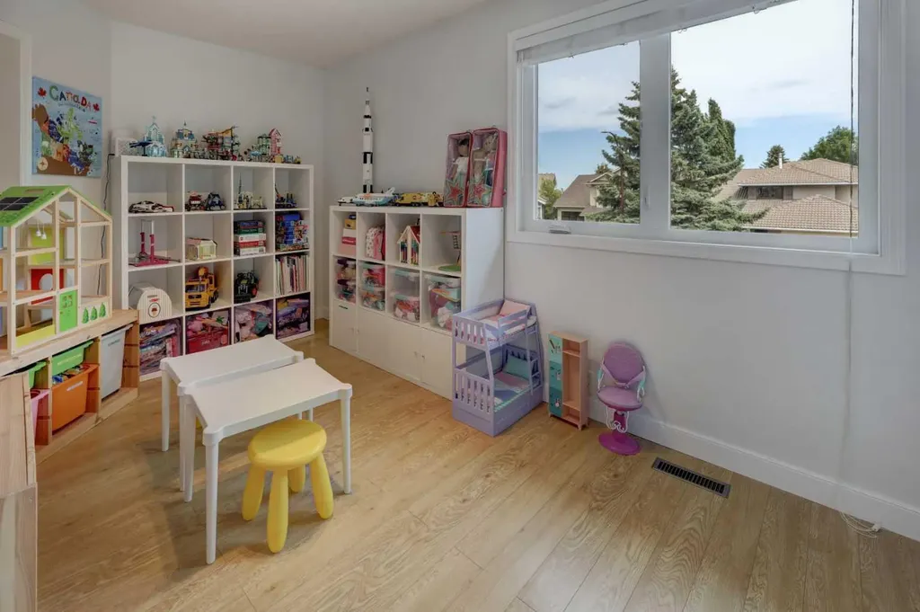 40 Signal Ridge Court SW Calgary AB T3H 2J6