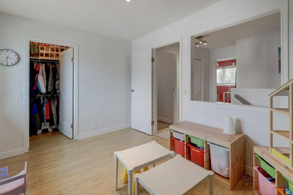 40 Signal Ridge Court SW Calgary AB T3H 2J6