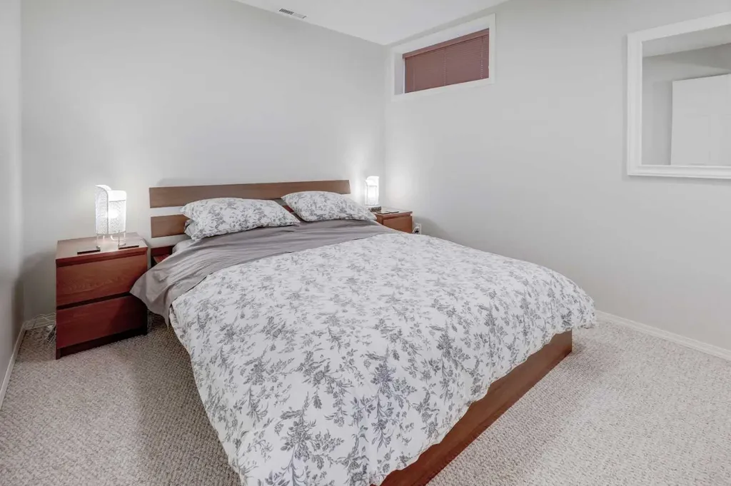 40 Signal Ridge Court SW Calgary AB T3H 2J6
