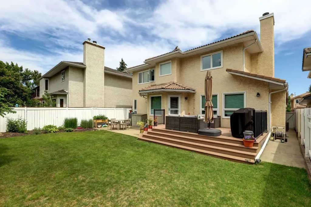 40 Signal Ridge Court SW Calgary AB T3H 2J6