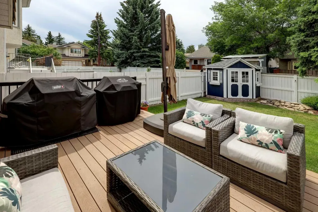 40 Signal Ridge Court SW Calgary AB T3H 2J6