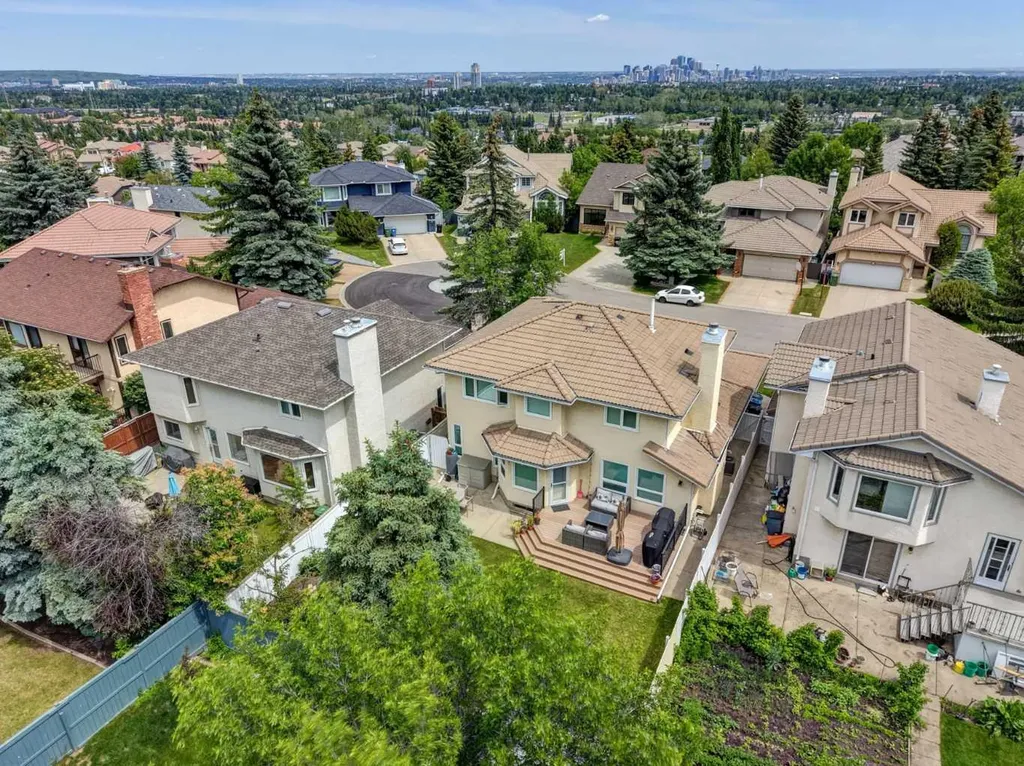 40 Signal Ridge Court SW Calgary AB T3H 2J6