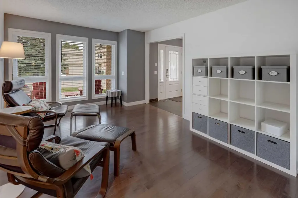 40 Signal Ridge Court SW Calgary AB T3H 2J6