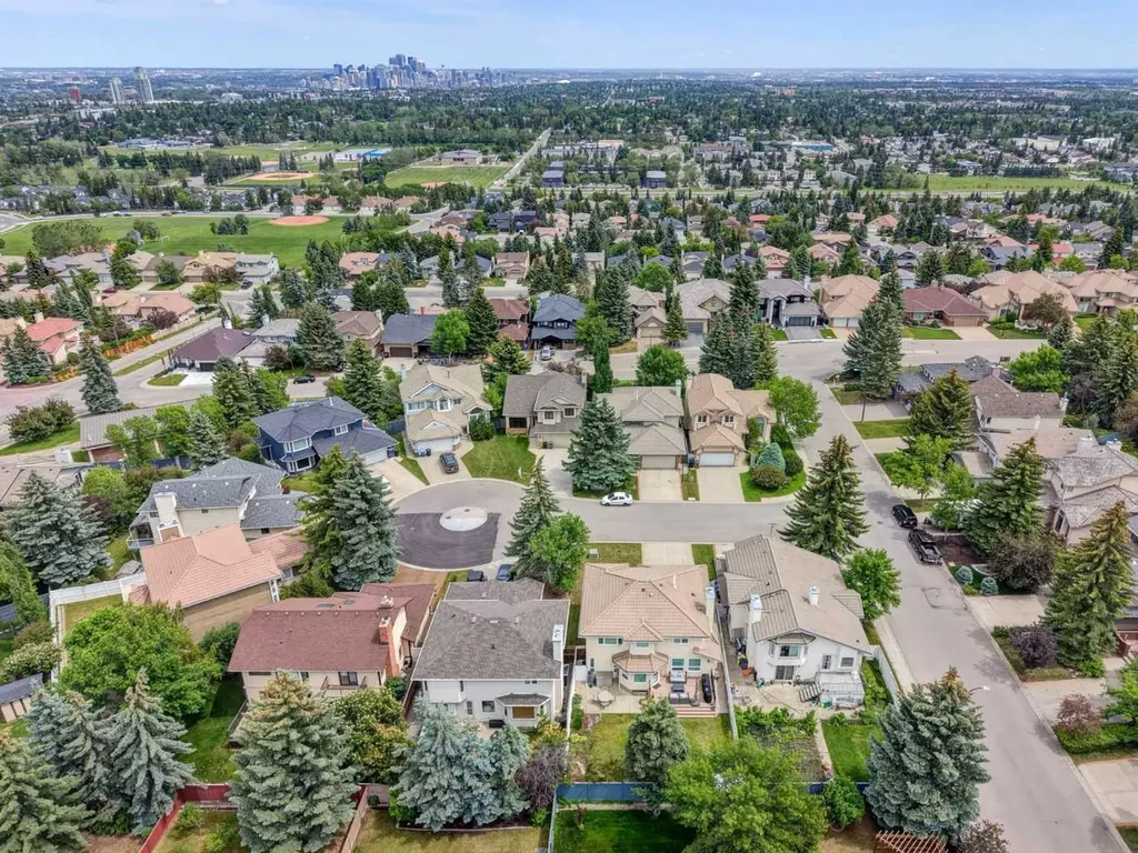 40 Signal Ridge Court SW Calgary AB T3H 2J6