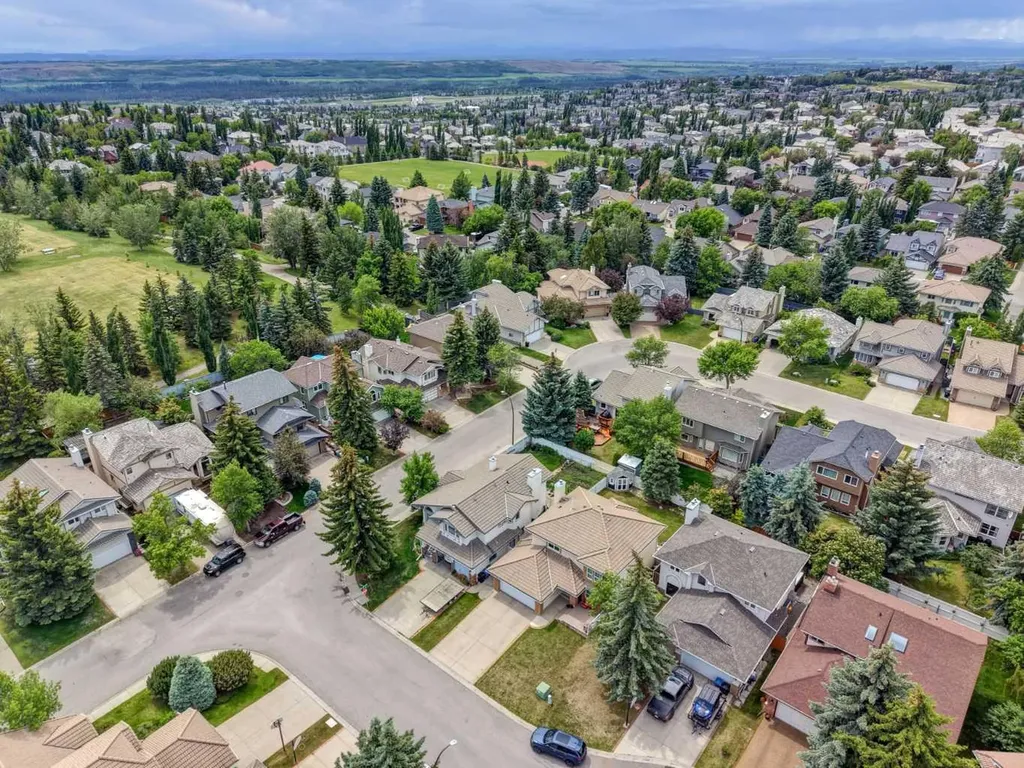40 Signal Ridge Court SW Calgary AB T3H 2J6