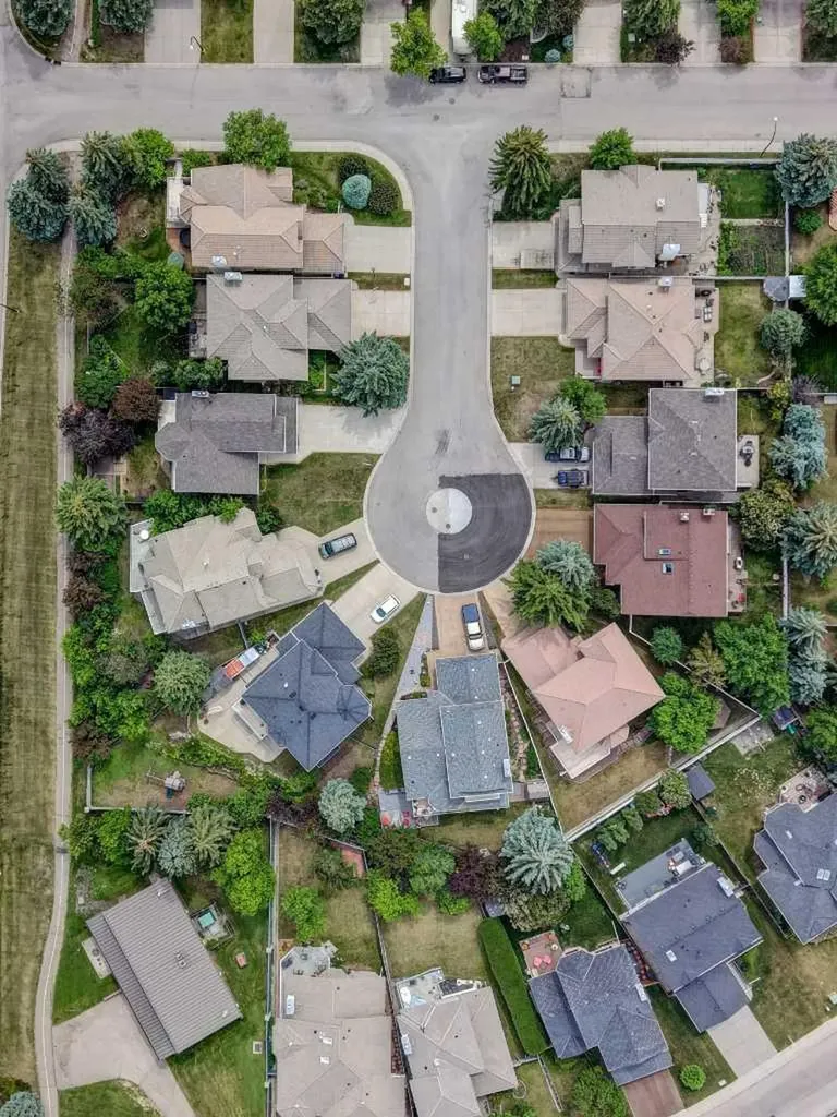40 Signal Ridge Court SW Calgary AB T3H 2J6