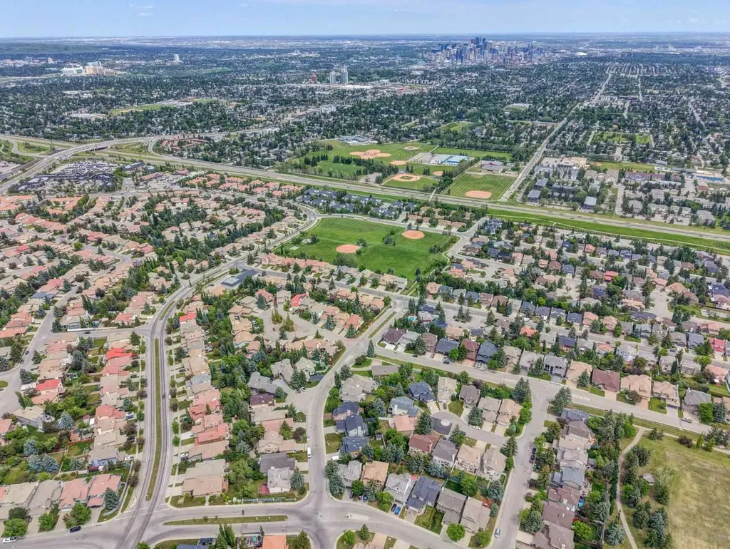 40 Signal Ridge Court SW Calgary AB T3H 2J6