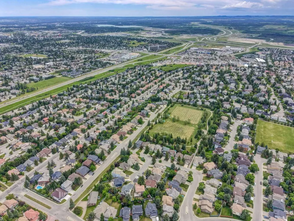 40 Signal Ridge Court SW Calgary AB T3H 2J6
