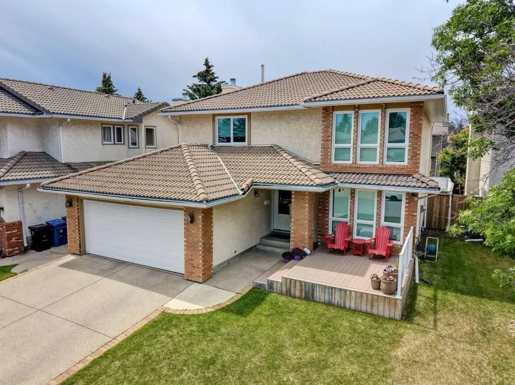 40 Signal Ridge Court SW Calgary AB T3H 2J6