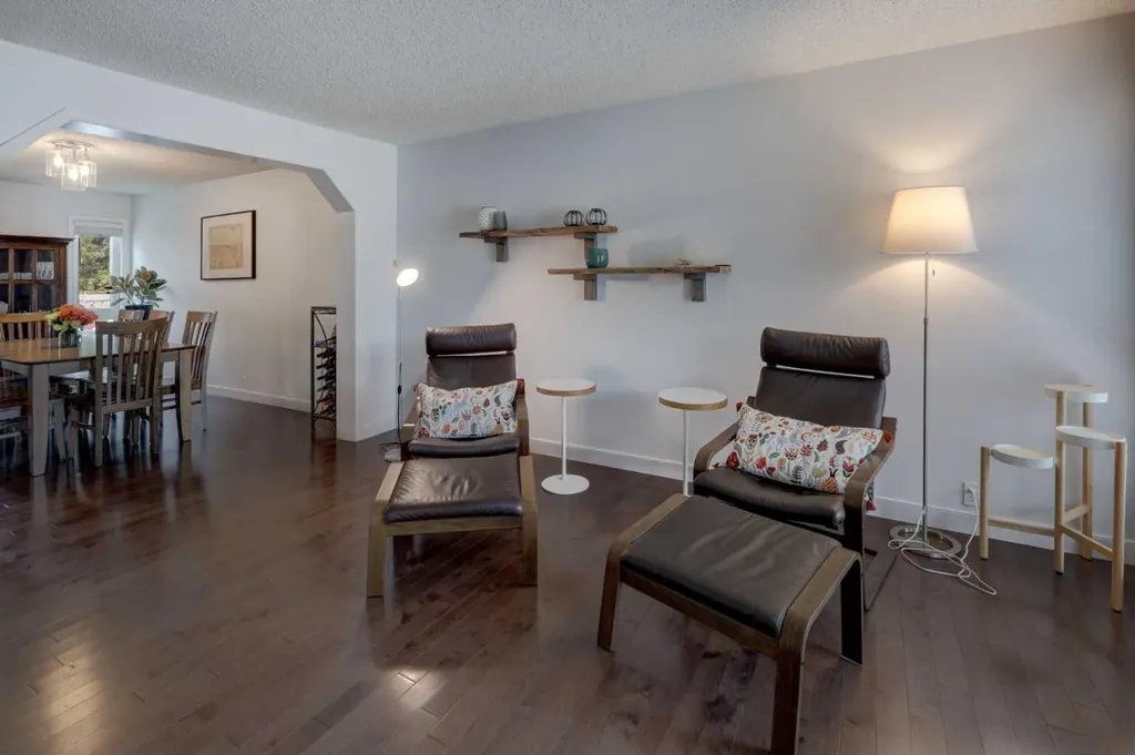 40 Signal Ridge Court SW Calgary AB T3H 2J6