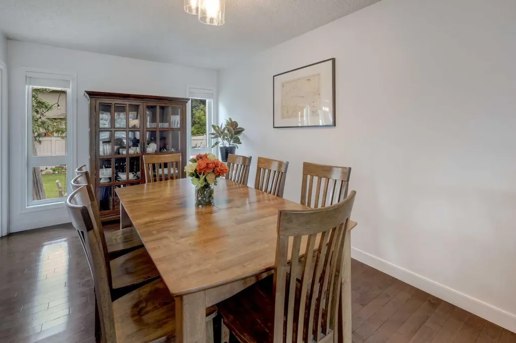 40 Signal Ridge Court SW Calgary AB T3H 2J6