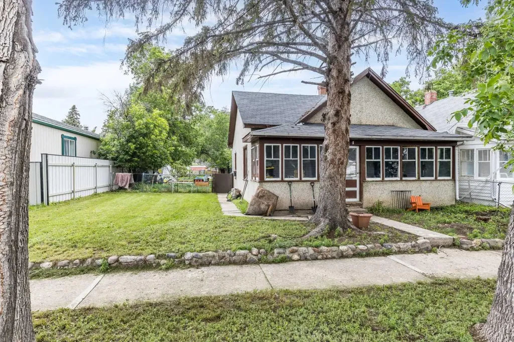 1134 Ross Street SE Medicine Hat AB T1A 0Y4