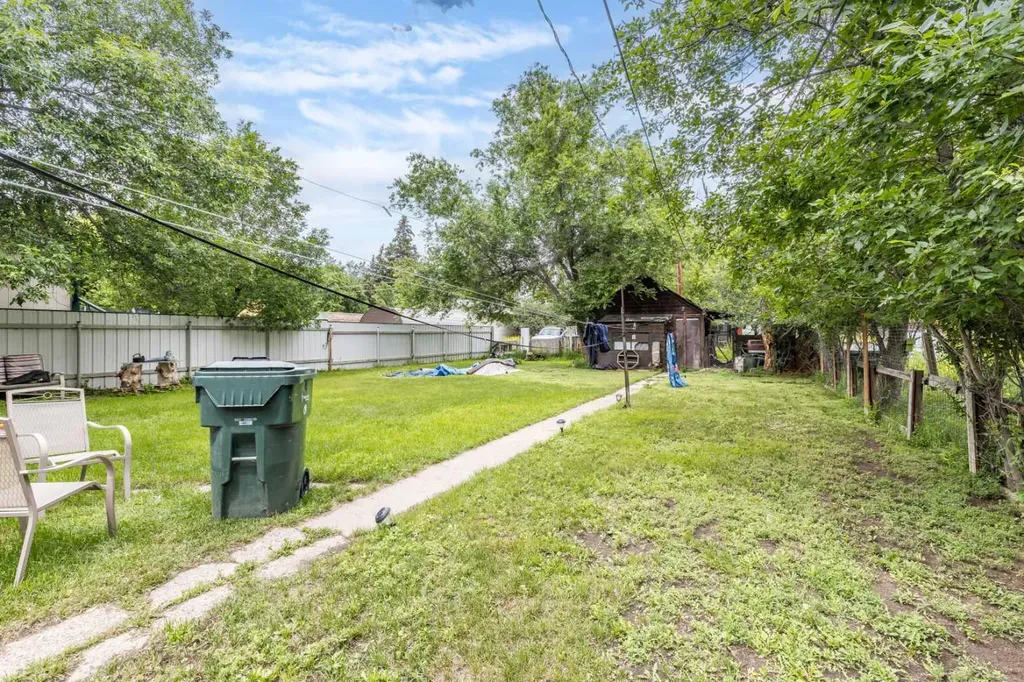 1134 Ross Street SE Medicine Hat AB T1A 0Y4