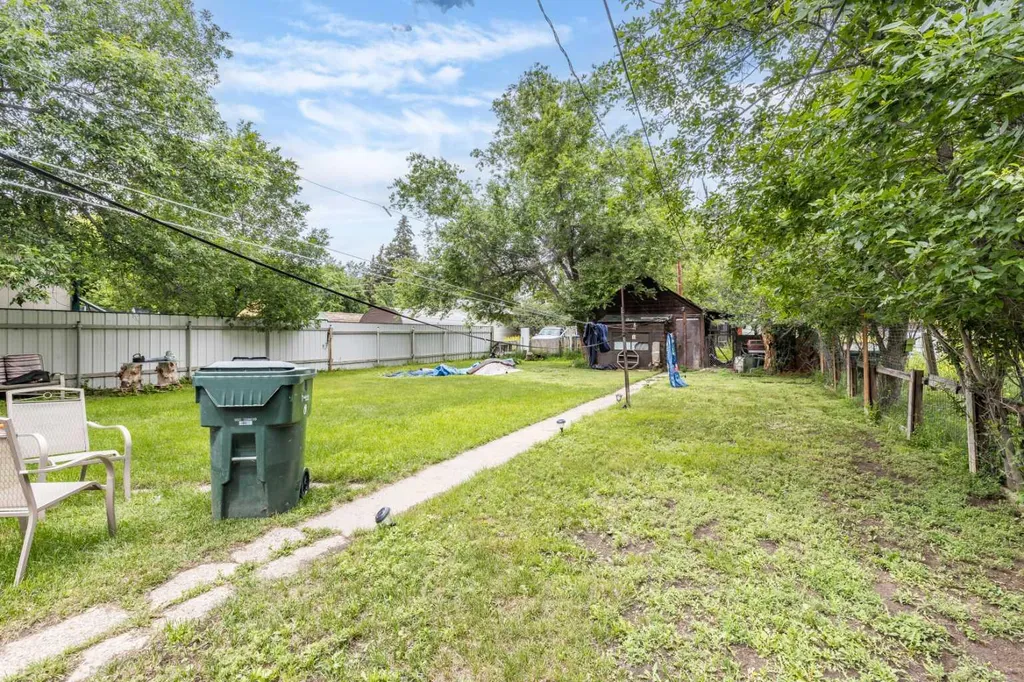 1134 Ross Street SE Medicine Hat AB T1A 0Y4