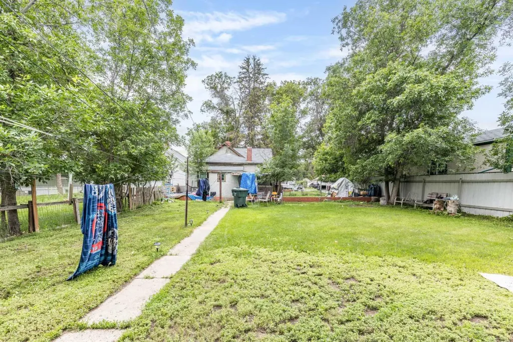 1134 Ross Street SE Medicine Hat AB T1A 0Y4