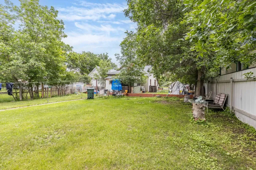 1134 Ross Street SE Medicine Hat AB T1A 0Y4