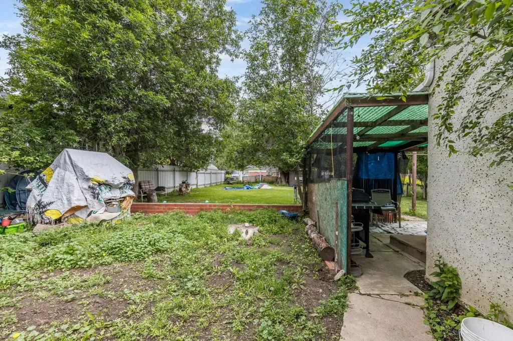 1134 Ross Street SE Medicine Hat AB T1A 0Y4