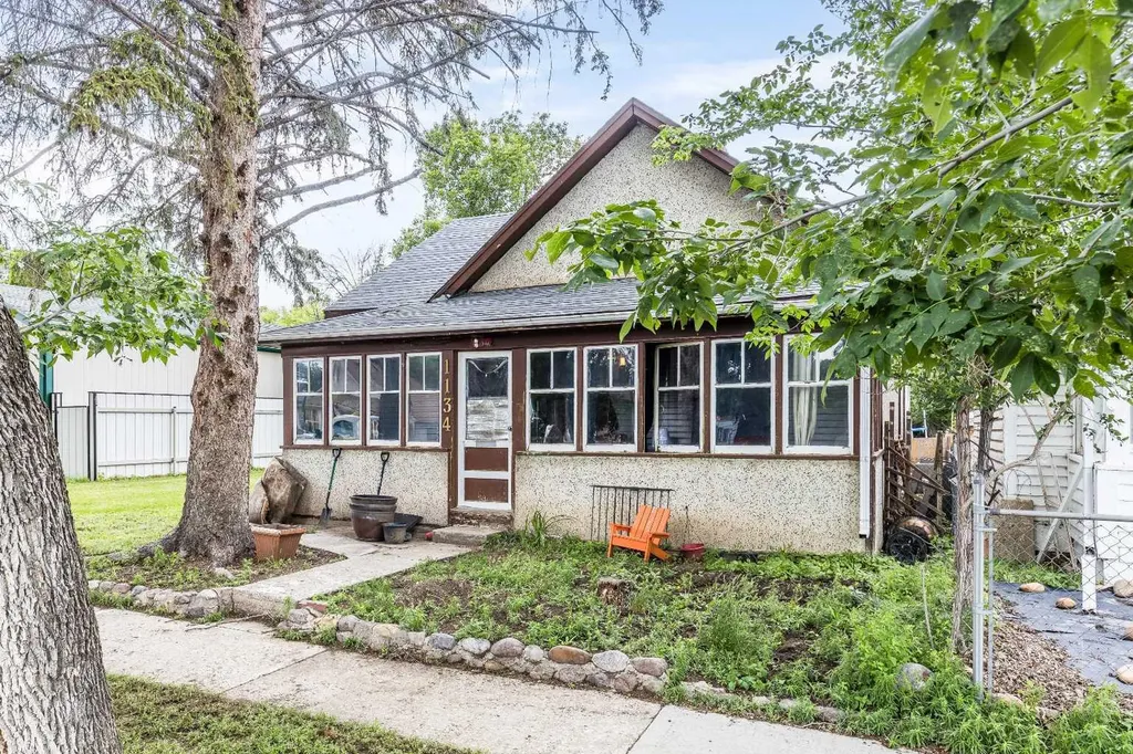 1134 Ross Street SE Medicine Hat AB T1A 0Y4