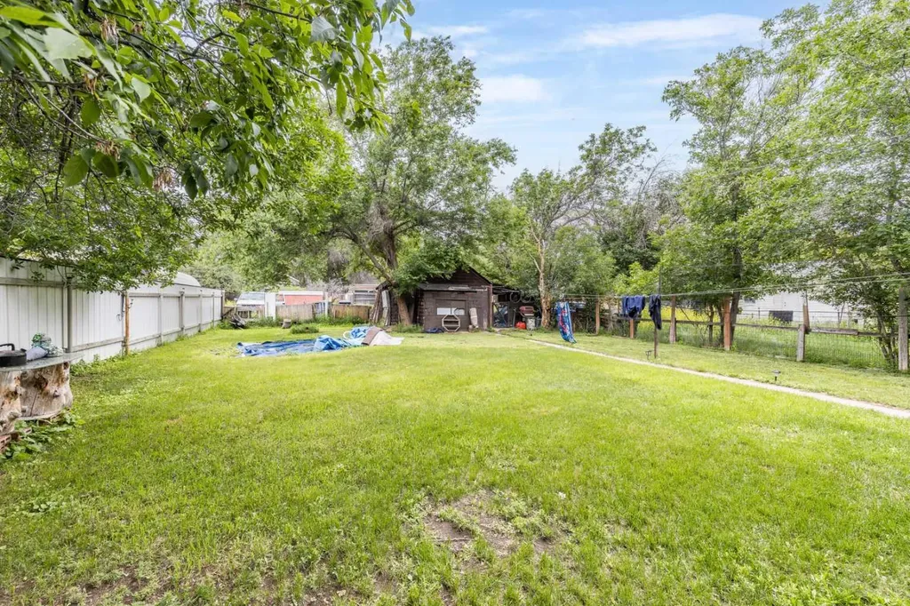 1134 Ross Street SE Medicine Hat AB T1A 0Y4