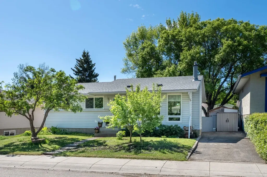 1019 Lysander Drive SE Calgary AB T2C 1R8