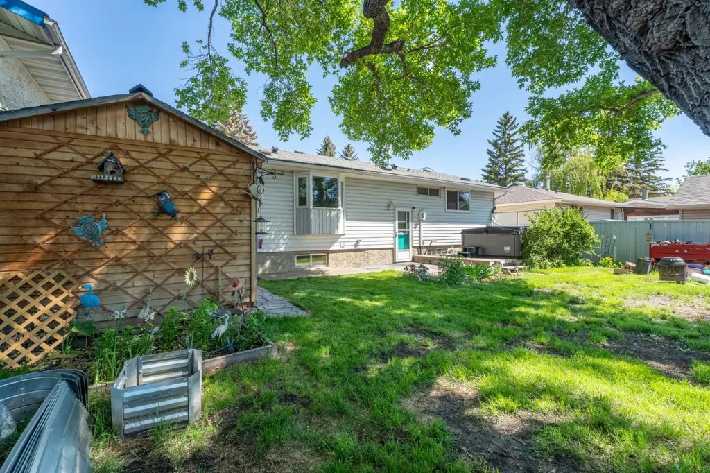1019 Lysander Drive SE Calgary AB T2C 1R8