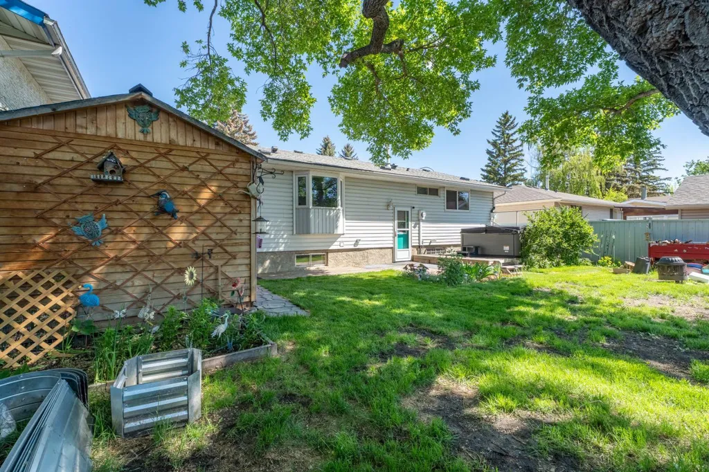 1019 Lysander Drive SE Calgary AB T2C 1R8