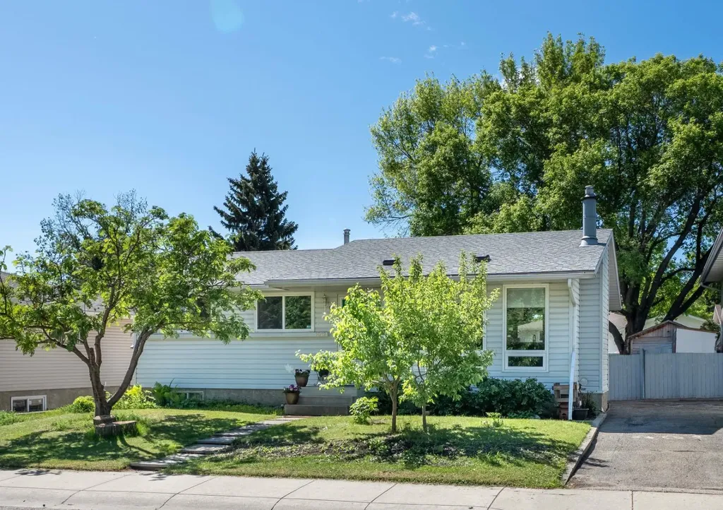 1019 Lysander Drive SE Calgary AB T2C 1R8