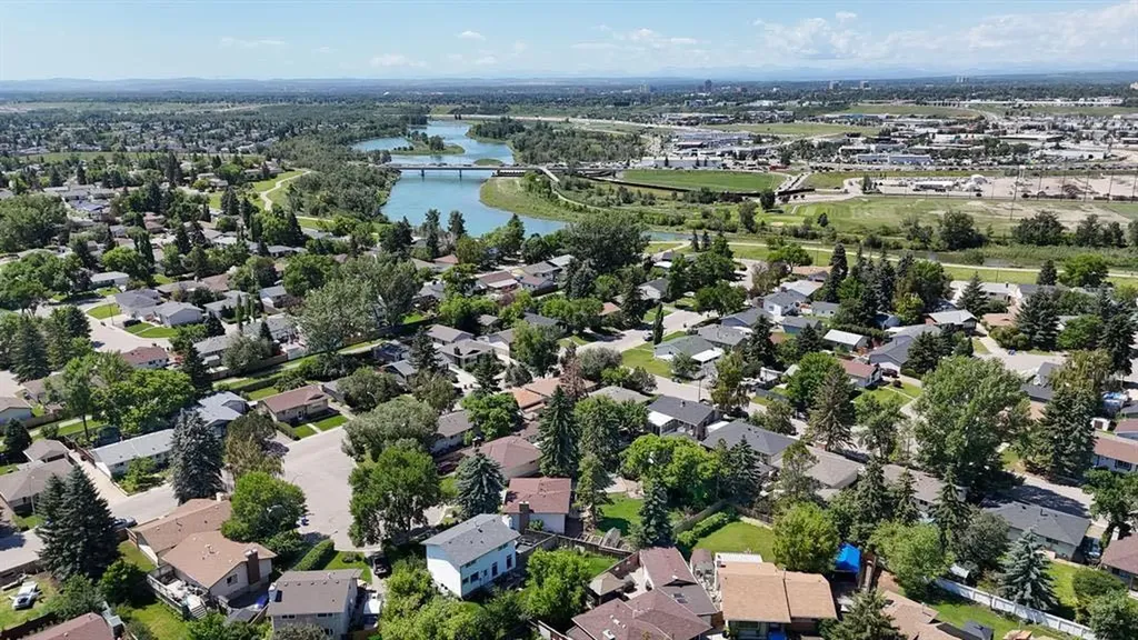 1019 Lysander Drive SE Calgary AB T2C 1R8