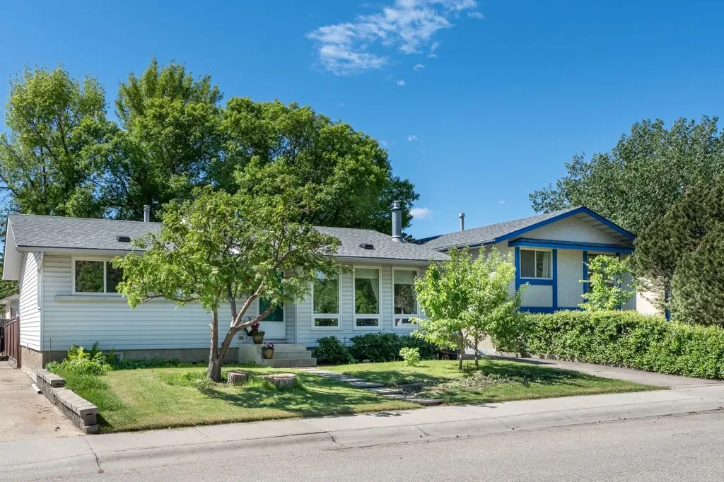 1019 Lysander Drive SE Calgary AB T2C 1R8