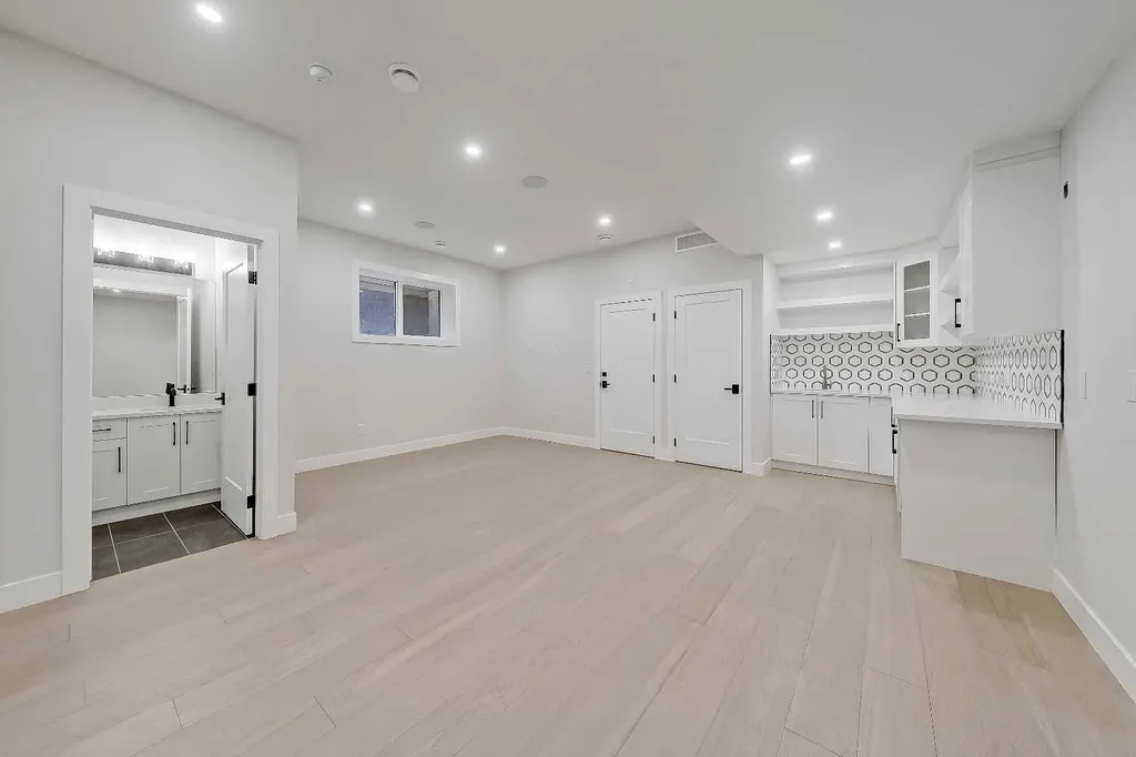 2023 26 Avenue SW Calgary AB T2T 1E5