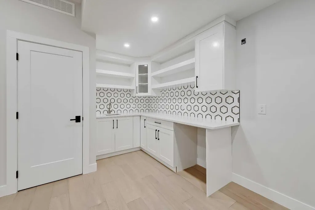 2023 26 Avenue SW Calgary AB T2T 1E5
