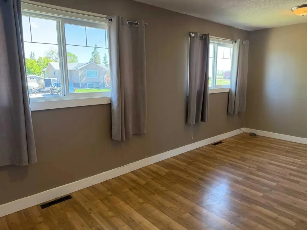 127 2 Avenue N Vauxhall AB T0K 2K0