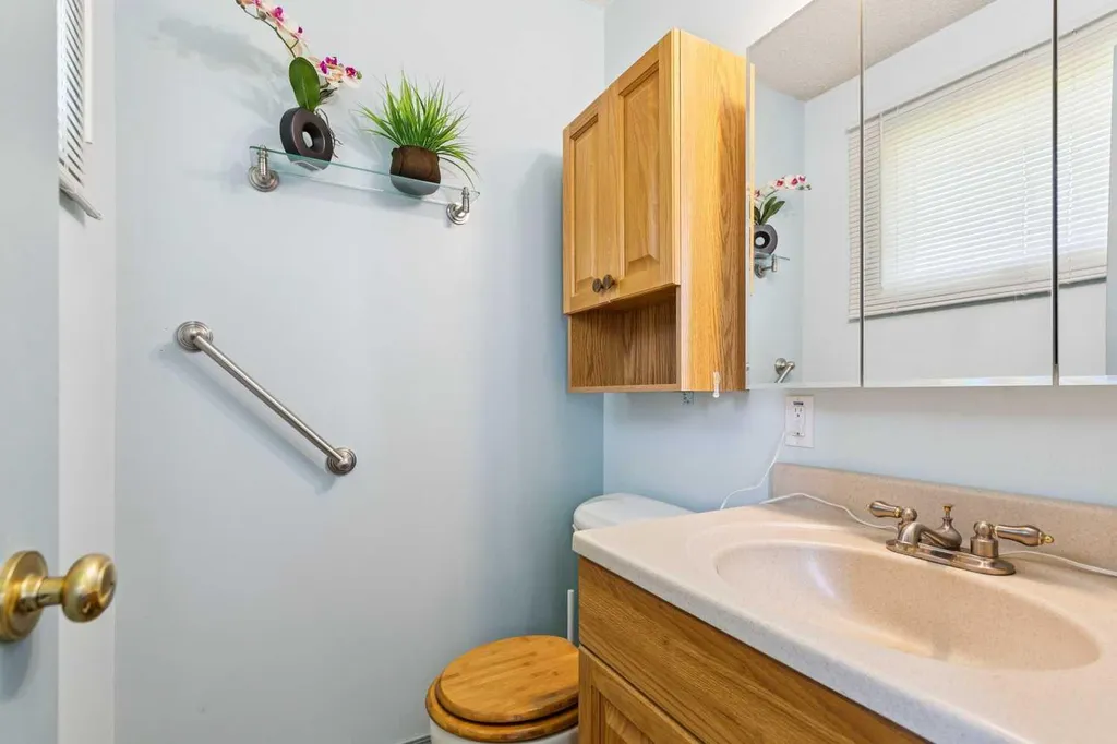 612 Cantrell Place SW Calgary AB T2W 2E5