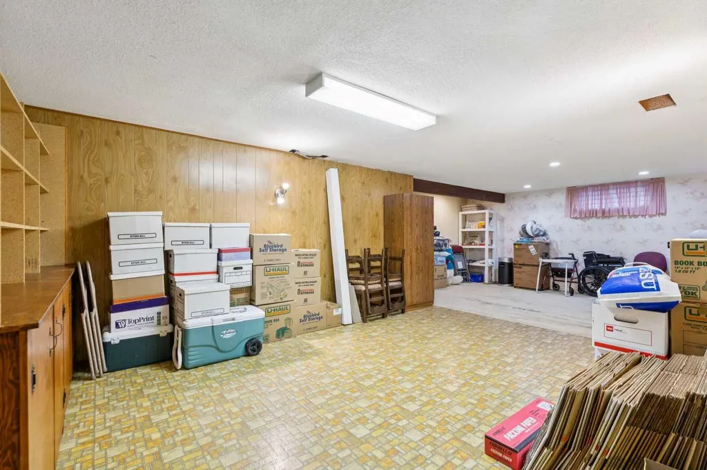 612 Cantrell Place SW Calgary AB T2W 2E5